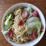 ウインナーとキャベツの鶏ガラ焼きそば